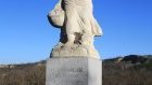 Statue de la vendangeuse place de la république (sculpture André Abbal) - JPEG - 139.3 ko