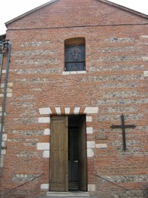 Les portes de la Chapelle Saint Jacques au cœur de la ville - JPEG - 34.4 ko