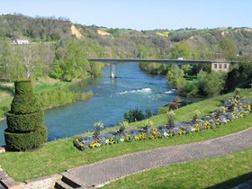 Pont du jumelage et la Garonne - JPEG - 35.4 ko